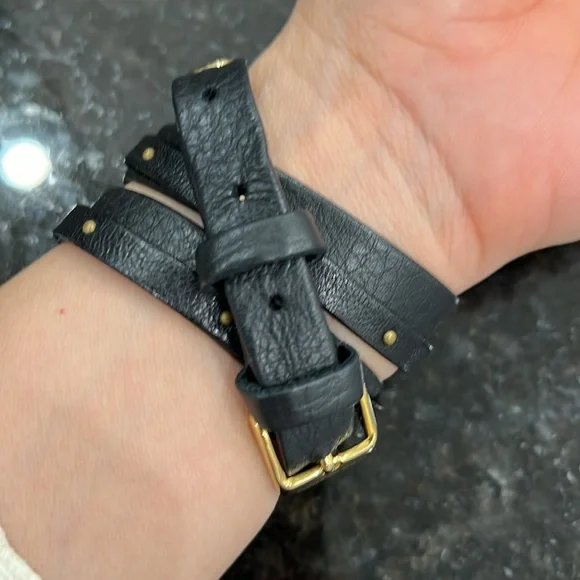 Black leather band watch - Picture 2 of 4